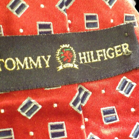 Tommy Hilfiger Tie/ Red/ Navy/ 100% Silk - Picture 3 of 4